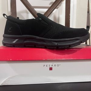 Women’s workwear shoes size 8.5